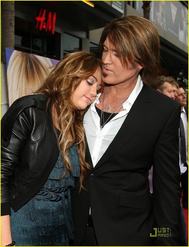  Miley @ Hannah Montana: The Movie Premiere