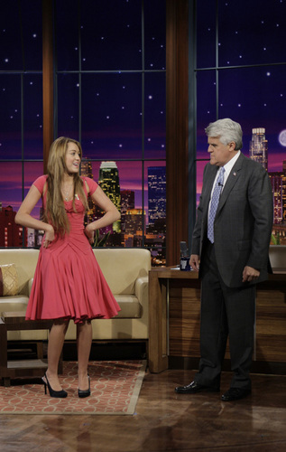  Miley on The Tonight montrer