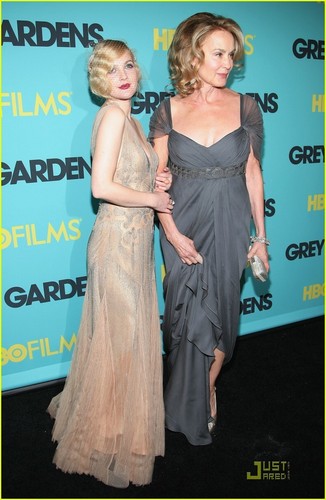  Drew Barrymore Premieres Grey Gardens