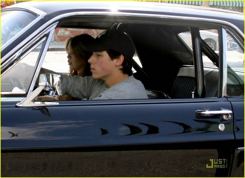  Miley and Nick go out for lunch