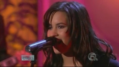  Demi performing on The Ellen DeGeneres প্রদর্শনী