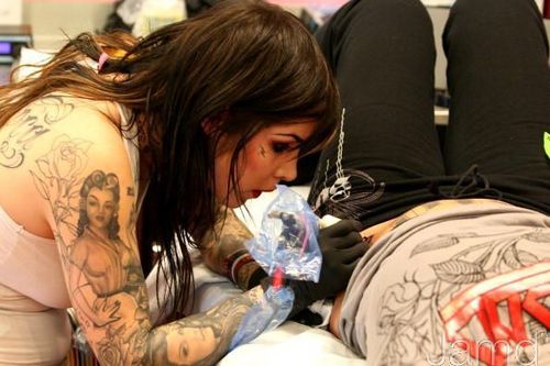  LA Ink's Kat Von D Attempts A 24 saa guinness World Tattoo Record