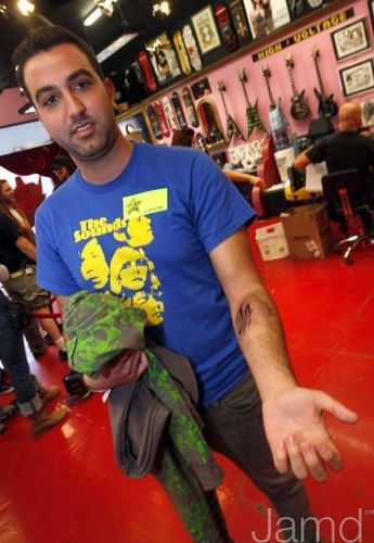  LA Ink's Kat Von D Attempts A 24 ora guinness World Tattoo Record