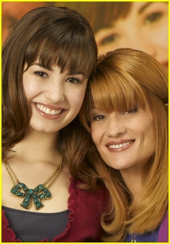  Demi Lovato and her mom Dianna