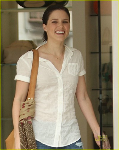  Sophia palumpong shopping in Beverly Hills (April 10)