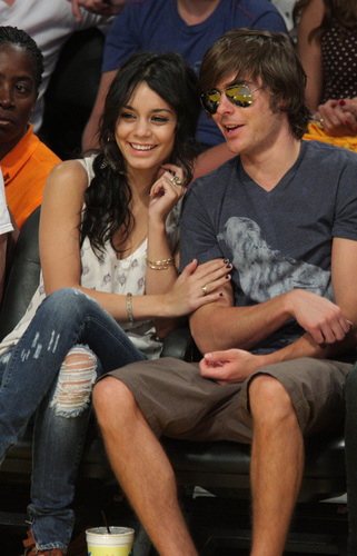  Zac and Vanessa at the Lakers game