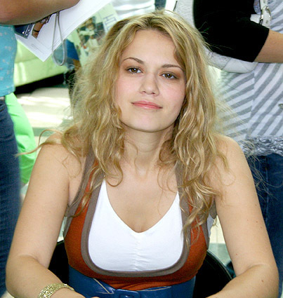  Bethany at the One дерево холм, хилл Mall Tour in 2006