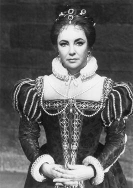  Elizabeth Taylor as Mary reyna of Scots