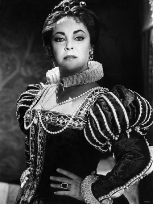  Elizabeth Taylor as Mary क्वीन of Scots