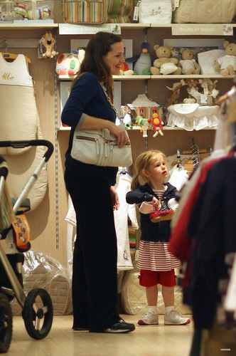  Jen and màu tím shopping at Jacadi Paris store in NYC - April 29 2009