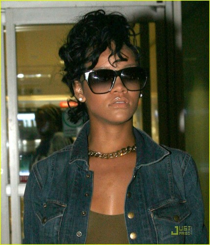 Rihanna @ LAX
