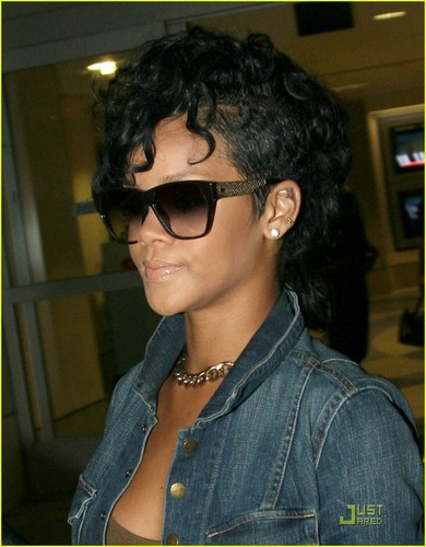  Rihanna @ LAX