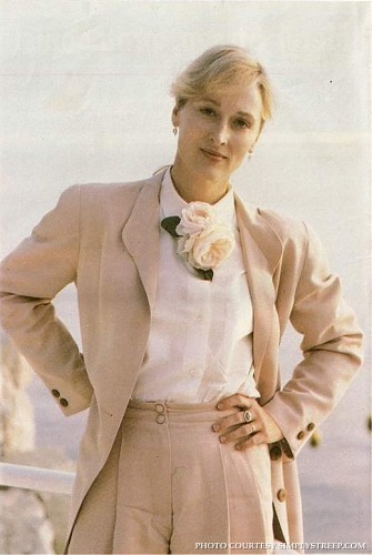 http://images2.fanpop.com/images/photos/5900000/Cannes-1989-sighting-meryl-streep-5964763-335-500.jpg