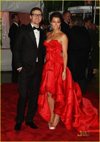  Justin Timberlake & Jessica Biel - 2009 MET Costume Gala