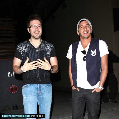  Danny *lol is it just me of is this his favoriete shirt?!*