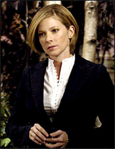  Dixie Cooney played 由 Cady McClain