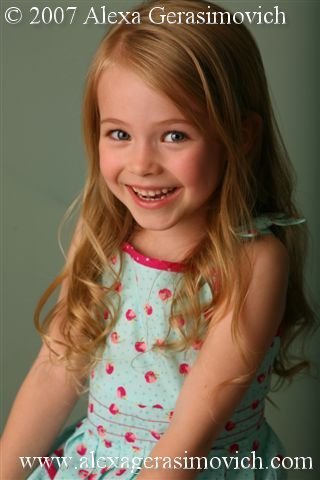  Kate Martin, Tad & Dixie's daughter played por Alexa Gerasimovich