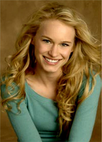  Lily Montgomery played par Leven Rambin