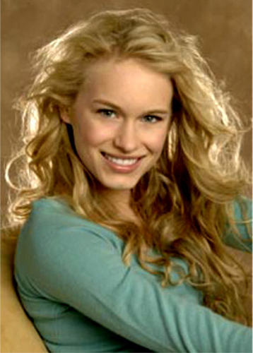  Lily Montgomery played por Leven Rambin