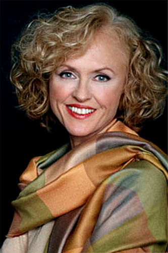  Opal Cortlandt played bởi Jill Larson