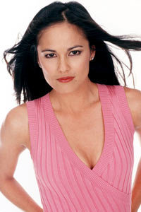  Simone Torres played por Terri Ivens