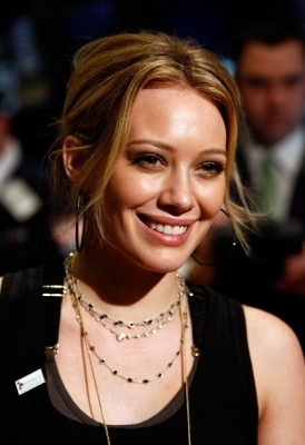  Hilary Duff Ringing of the Opening 钟, 贝尔 at the NYSE