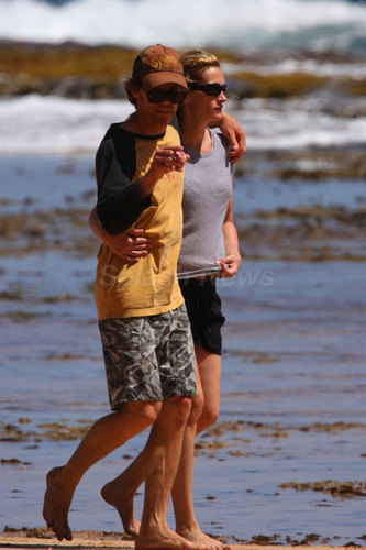  Julia and Danny walking on the pantai in Hawaii - May 12, 2009