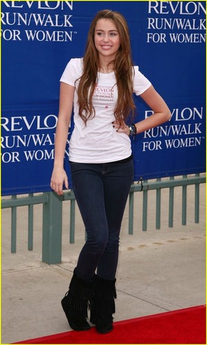  Miley @ 16th annual EIF Revlon Run/Walk For Women