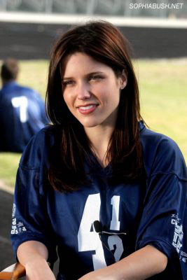  Sophia arbusto, bush at 2nd Annual "One árvore Hill" Charity Football Game