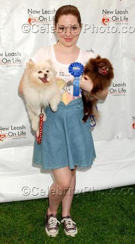  Jennifer @ the 8th Annual Nuts for Mutts Dog 显示