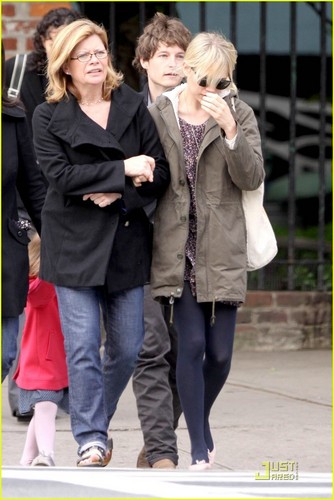  Michelle out and about with her mom Carla, two friends, and Matilda