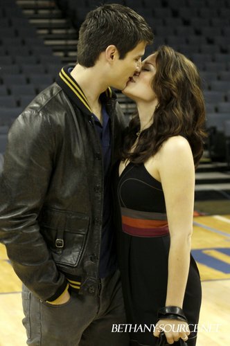 Naley - Remember Me As A Time of Day (6.24) stills <3