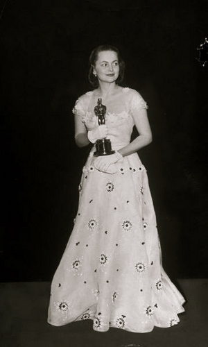  Olivia de Havilland and her Oscar