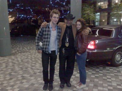  Rob & Kristen outside Rob's Hotel