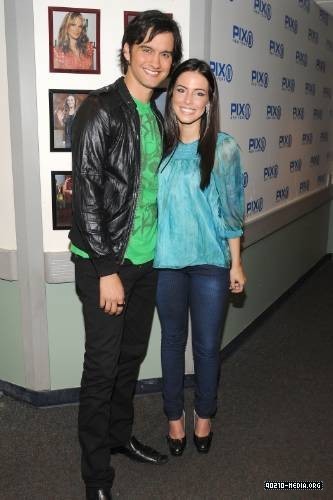  Jessica Lowndes and Michael Steger on the PIX Morning mostra