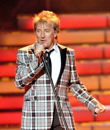 Rod Stewart performs at the finale