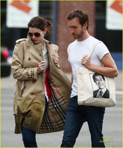  Anne Hathaway & Adam Shulman out and about