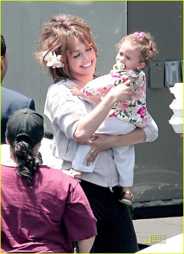  Jennifer and her daughter Emme