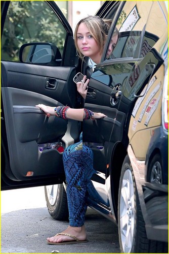  Miley Cyrus in blue dress