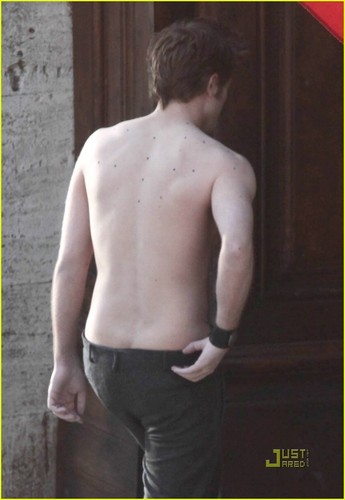  Robert Pattinson: ‘New Moon’ Shirtless!