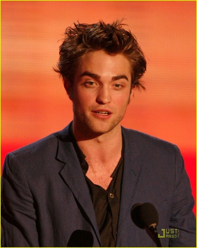  Robert Pattinson at the 音乐电视 movie awards