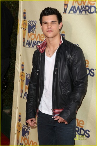  Taylor Lautner - mtv Movie Awards 2009
