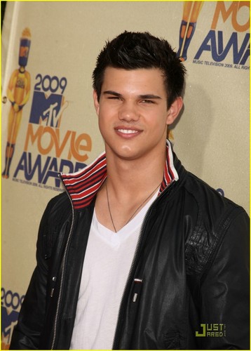  Taylor Lautner - এমটিভি Movie Awards 2009