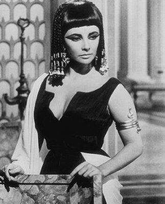  Elizabeth Taylor in Cleopatra