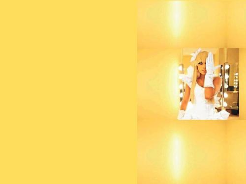  Lady Gaga yellow background