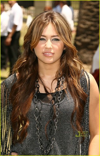  Miley @ A Time for bayani Celebrity Carnival