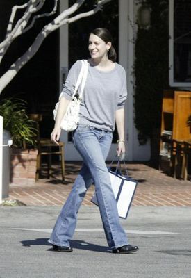  Paget Brewster- Shopping in LA, Dec 7, 2007