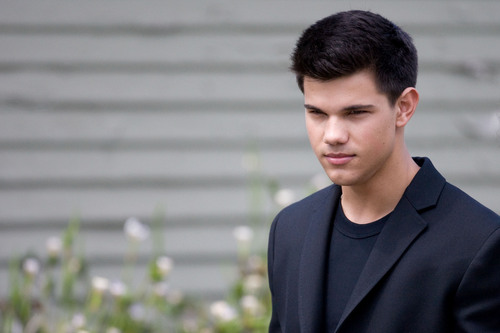  Taylor Lautner at his 사진 shoot in L.A.
