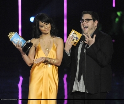  Vanessa @ 2009 MTV Movie Awards 表示する