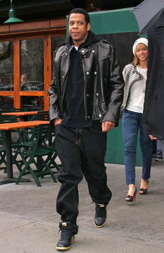  beyonce and jay_z out at Bar Pitti
